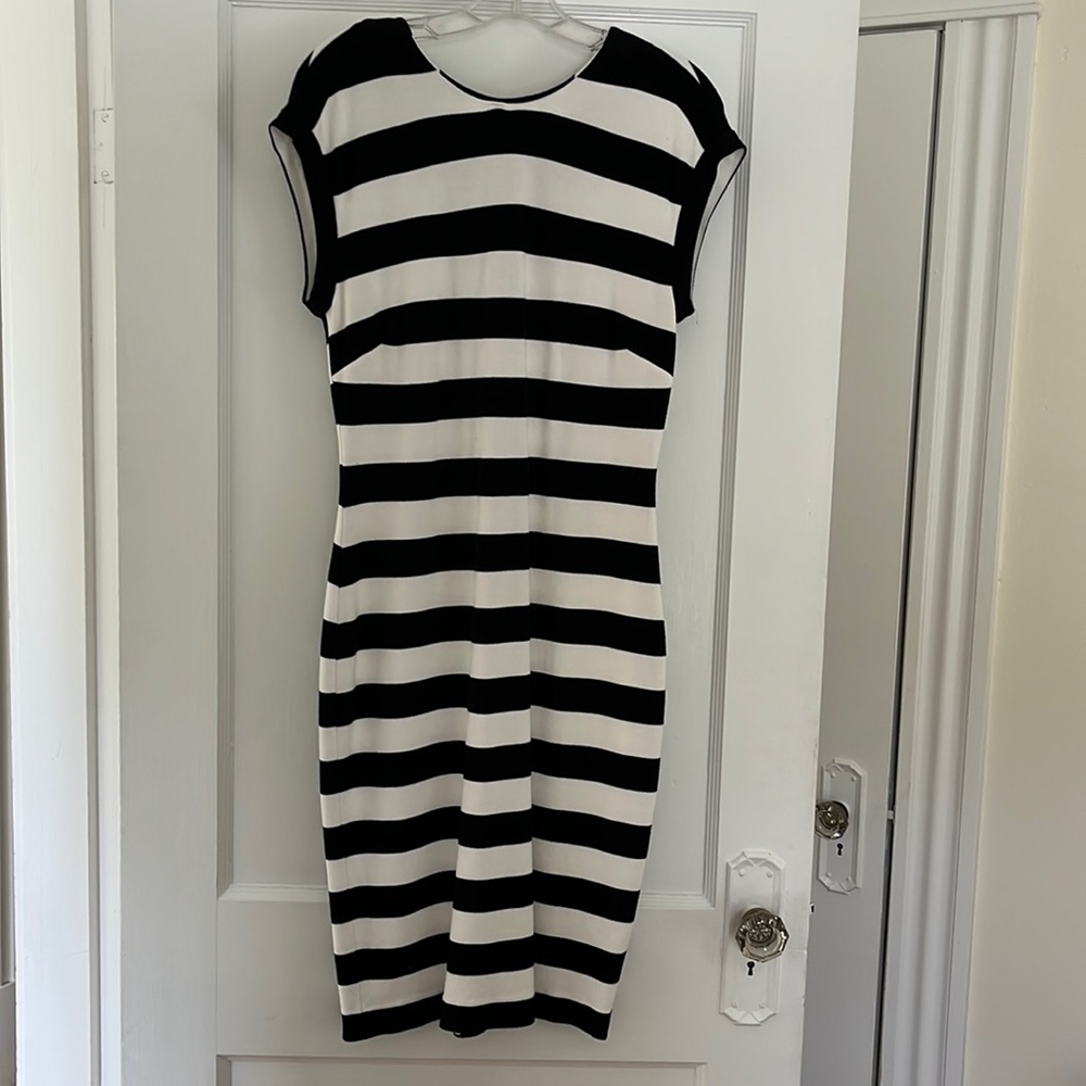 Black and white slim fit long dress Banana Republic Women’s size 10